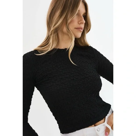 LAMARQUE • Nandra Top black textured tee long sleeve scoop neck cropped tight - Picture 3 of 11